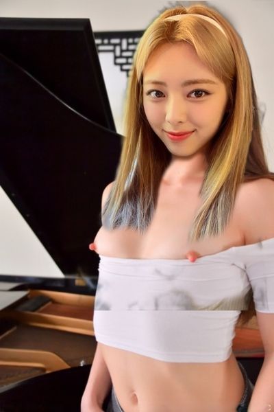 Yuna - shows tits