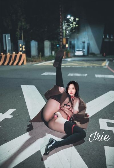 Olivia Hye - nude