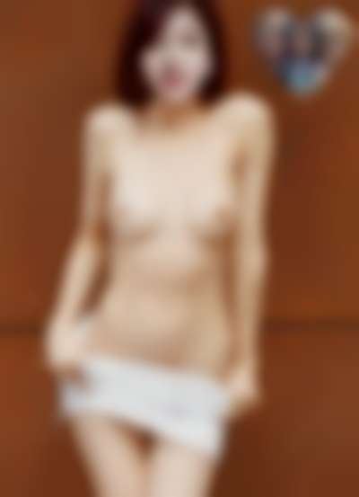 Mina - shows tits