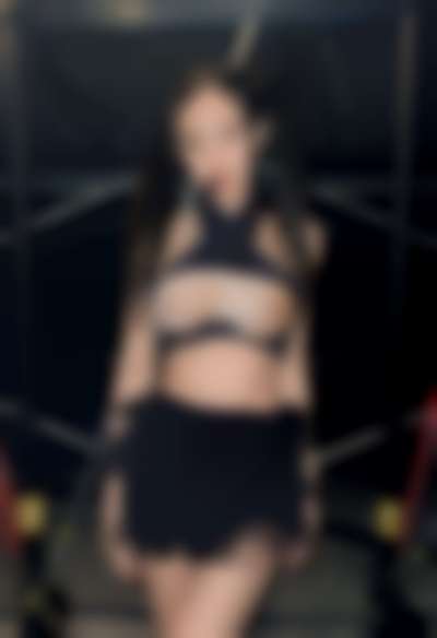 Jennie - shows tits