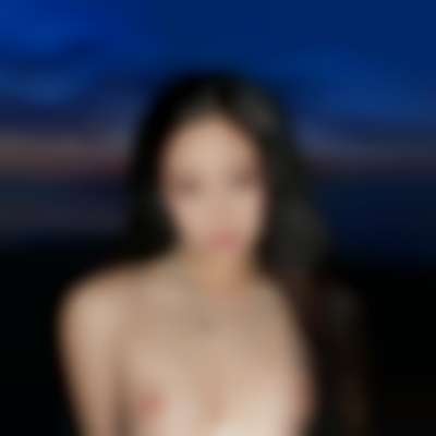 Jennie - shows tits