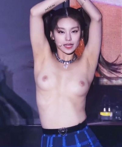 Yeji - shows tits
