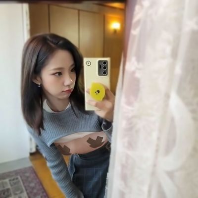 Yeoreum - softcore selfie
