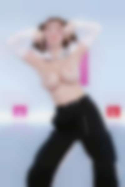 Nayeon - shows tits