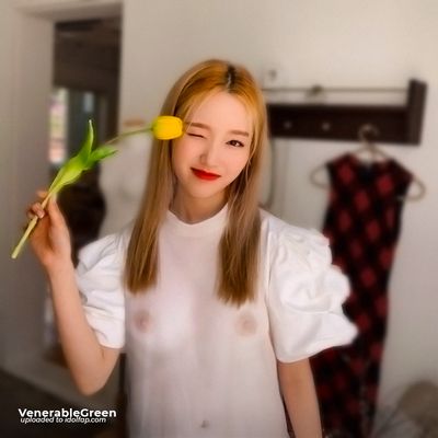 Gowon - shows tits on set